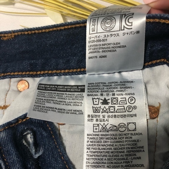 LEVI’S 501 NWOT High-Rise Cuffed Denim Shorts - Picture 4 of 6